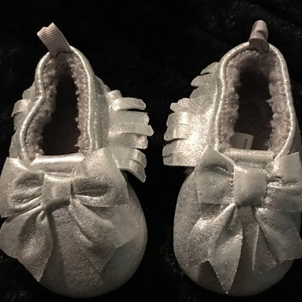 Silver metallic shimmer Sherpa lined moccasins‎